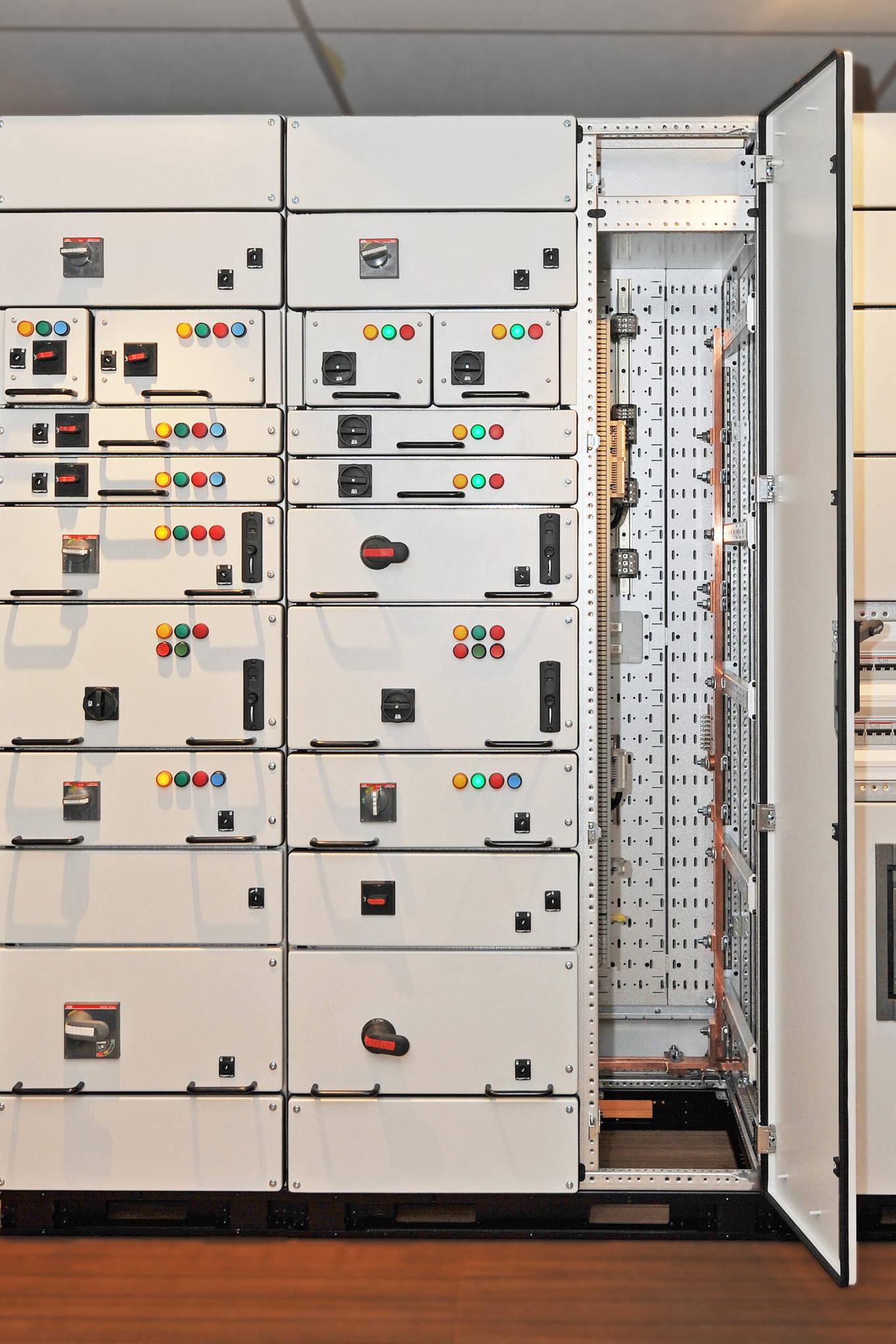 Low voltage (lv) switchgear components - Logstrup